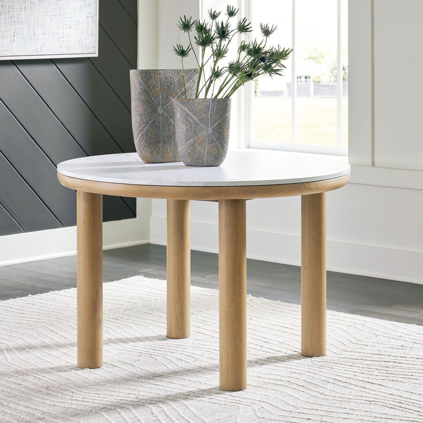 Sawdyn - Round Dining Room Table - Light Brown